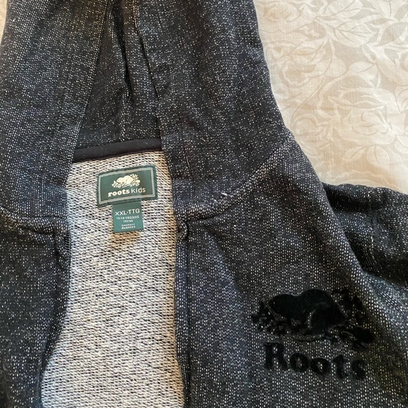 Roots sweater - Picture 2 of 2